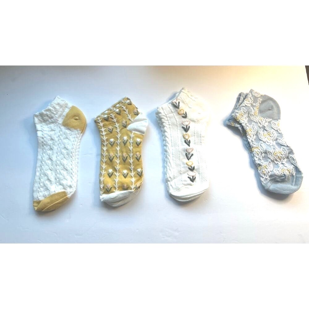 NEW Bundle of 4 Yellow White Blue Embroidered Floral Breathable Ankle Socks M/L